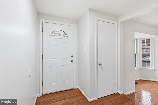 Photo - 5001 Lambsgate Ln