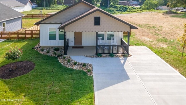 Photo - 205 Kingwood Rd