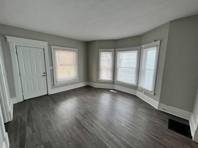 Photo - 815 Logan St SE Unidad #1