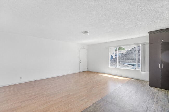 600 Almond Ave