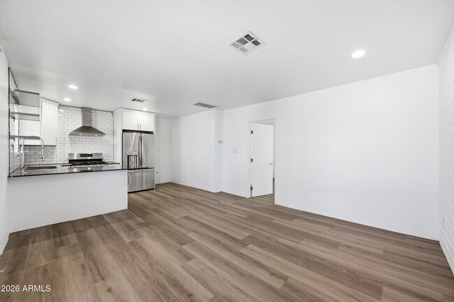 Photo - 3615 N 15th Ave Unidad Apt 26