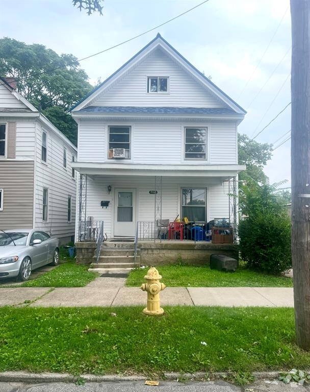 Building Photo - 762 E 7th St Rental