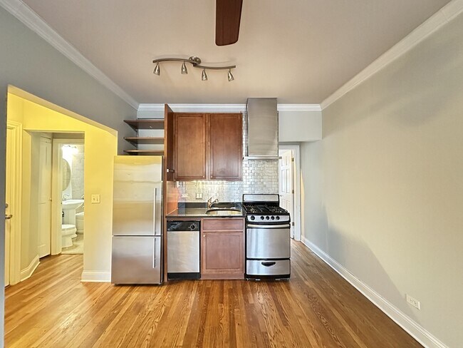 Photo - 726 W Addison St Unit A06K