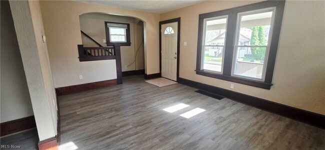 Photo - 147 Brighton Dr