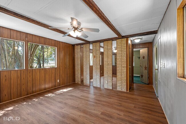 Photo - MOVE IN SPECIAL HALF OFF FIRST MONTHS RENT Casa