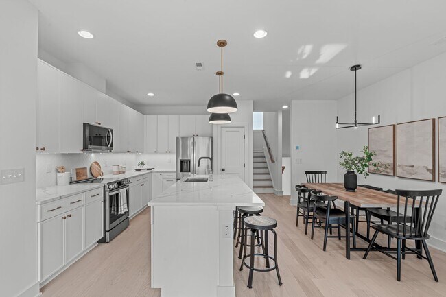 Photo - Luxurious New Construction 4BD, 4BA Downto...