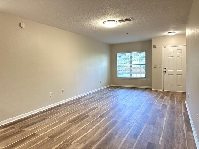 Photo - Freshly Updated Sunset Lake Condo (2 Bed, ...