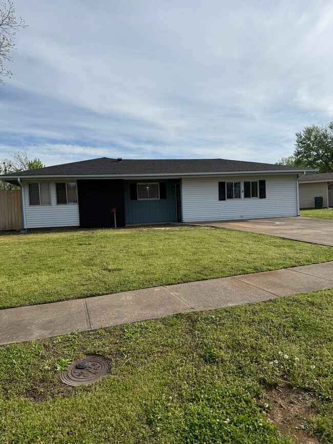 Building Photo - 536 Sherwood Ln