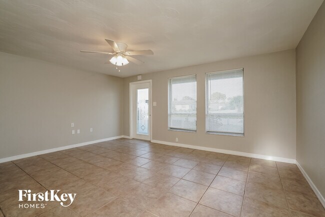Photo - 2582 Lake View Blvd