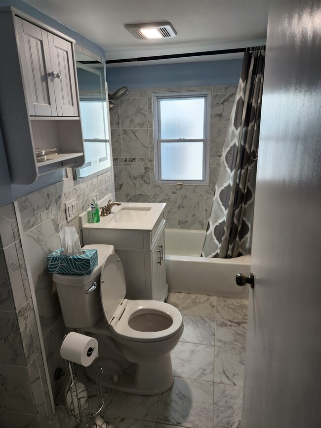 Bathroom - 5354 N Linder Ave Unit #2
