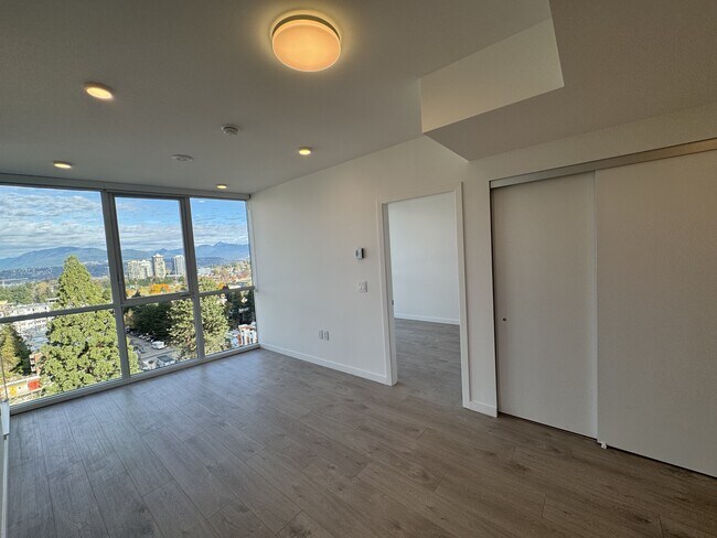 Photo - 10333-10333 133 St