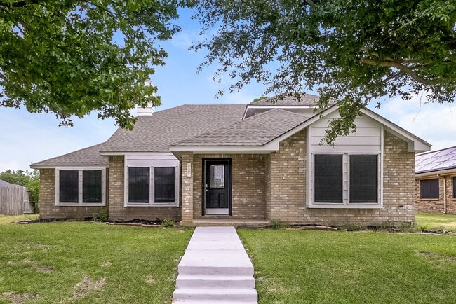 Building Photo - 8801 Pine Forest Dr