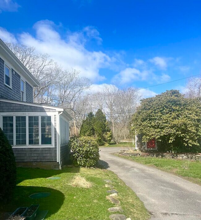 Photo - 275 McCorrie Ln