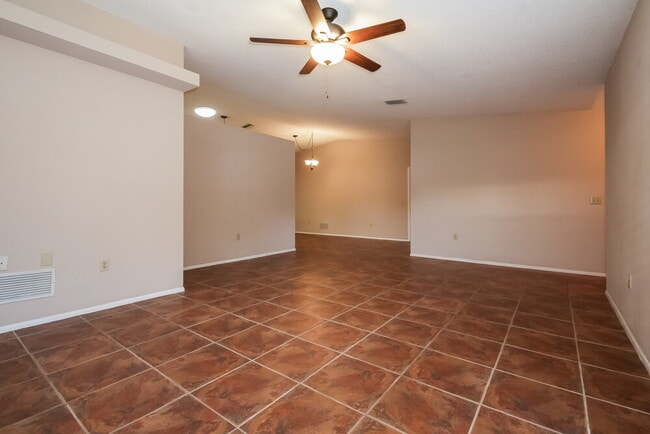 Photo - 2550 Briar Oak Cir