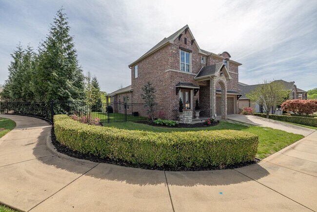 Photo - 1235 Adelaide Ln