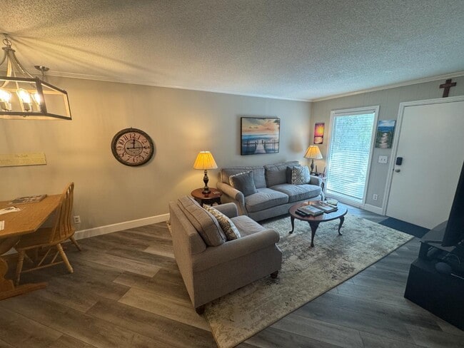 Photo - 104 Cordillo Pkwy