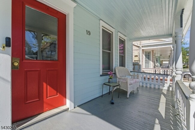 Building Photo - 19 Sylvan Pl Unit 2