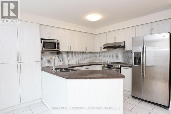 Photo - 775 Bur Oak Ave