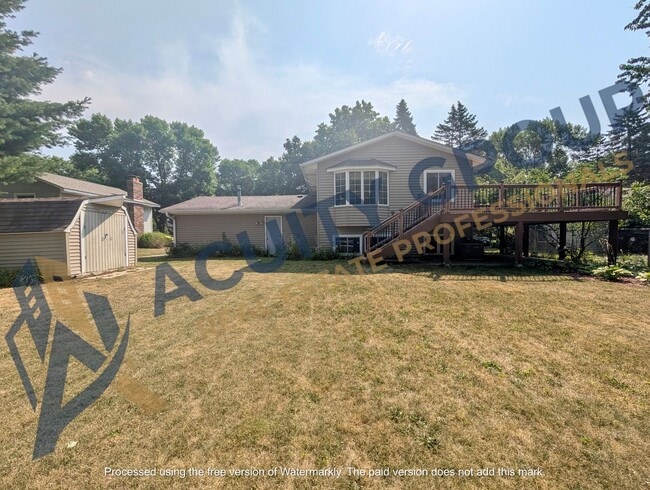 Photo - 10207 Pilgrim Ln N