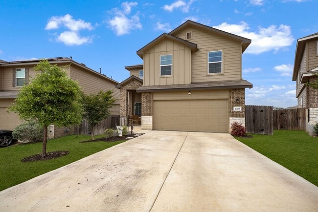 Building Photo - Energy-Efficient Applewood Home Near Lackland AFB - Realtor Commission: $500