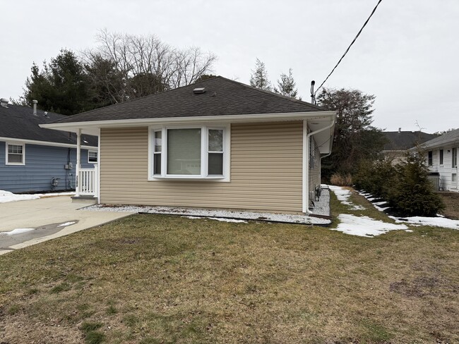 Front yard view - 2208 Mount Carmel Blvd