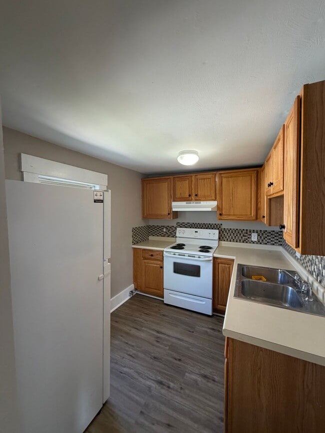 Building Photo - 50 Elkins St Unit 4