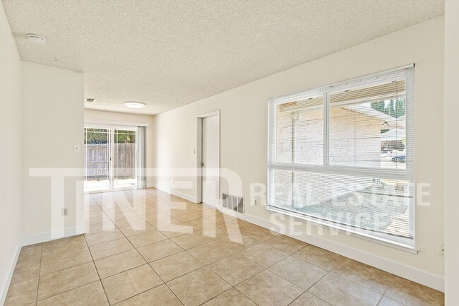 Photo - 9586 Meadowgreen Cir