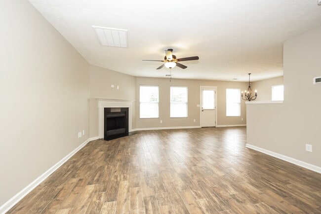 Photo - 413 Creek Oak Dr
