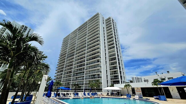 Photo - 3731 N Country Club Dr Condominio Unidad 3731