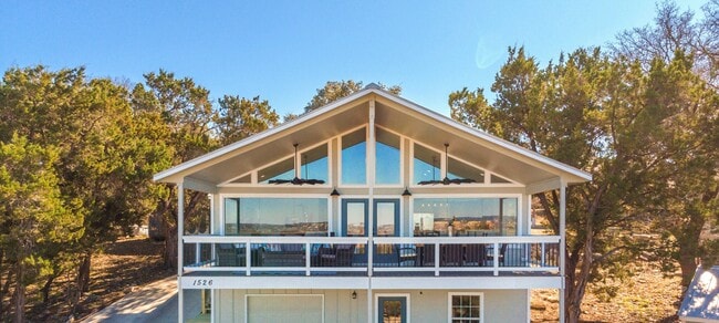 Photo - 1526 Lakeside Dr W