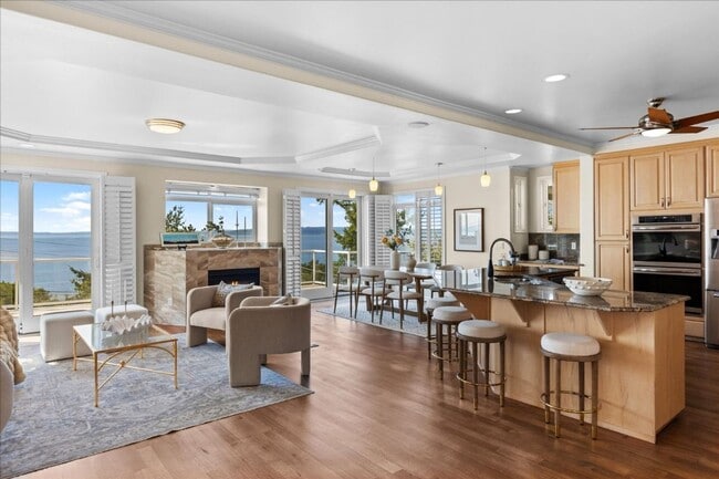 Photo - 5Bd/3.5Ba Shoreline House