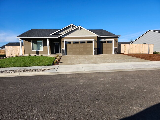 Building Photo - Located in Millersburg ~ Gorgeous 4 Bedroo... Rental