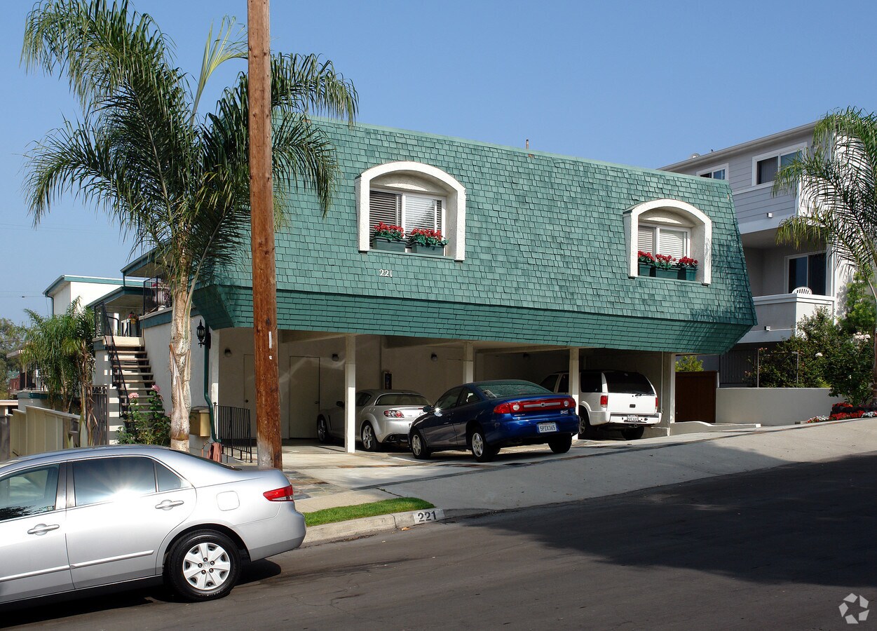 Photo - 221 Sheldon St