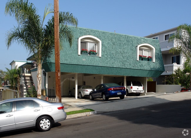 221 Sheldon St