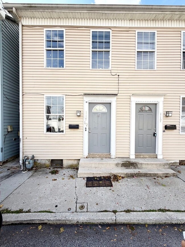 Building Photo - Cozy + Convenient Hanover 3BR w/ Backyard ...