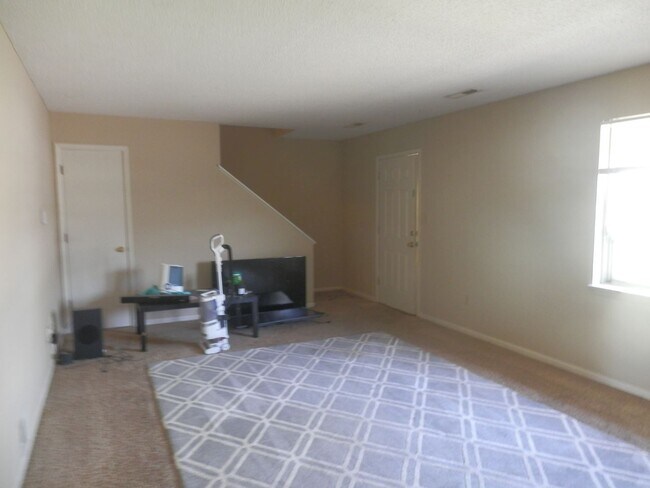 Photo - Quality 3 Bedroom 1.5 Bathroom Townhouse