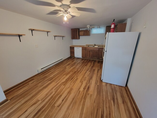 Building Photo - 1043 Madison St Unit Lower Rental