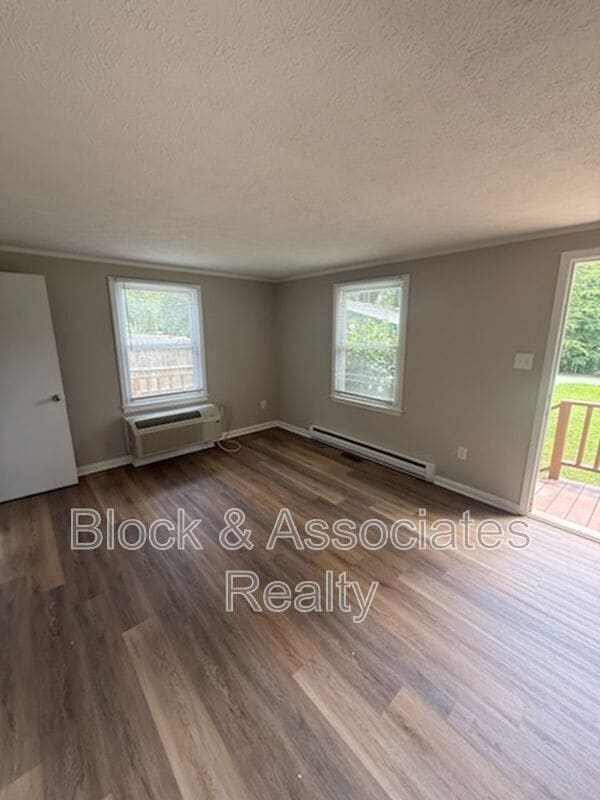 Photo - 935 Country Place Rd