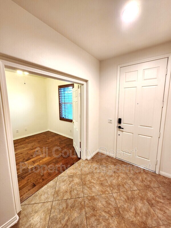 Photo - 49568 Minelli St