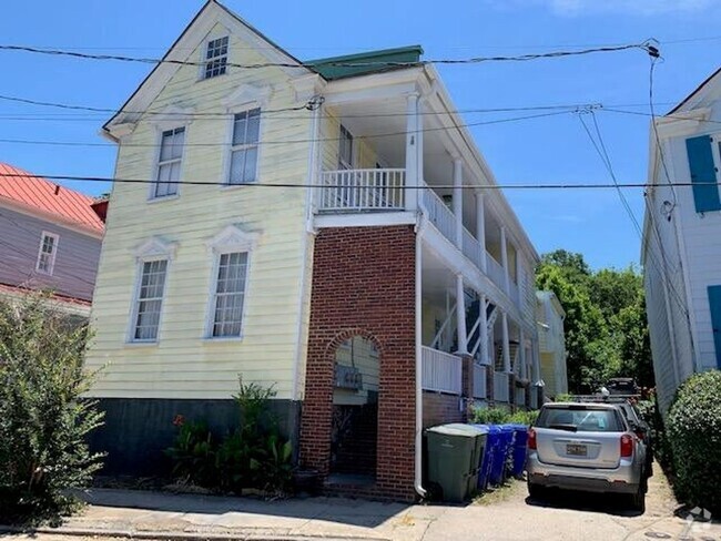 Building Photo - Downtown Charleston Apartment!