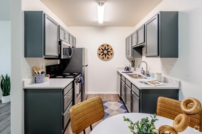 1BR, 1BA - 693SF