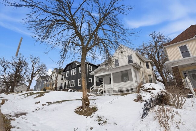 Photo - Spacious 4bed 2 bath home in Davenport