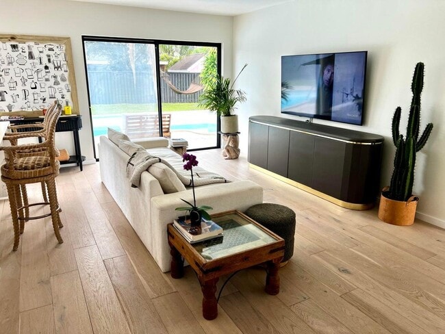 Photo - 760 Windtree Way