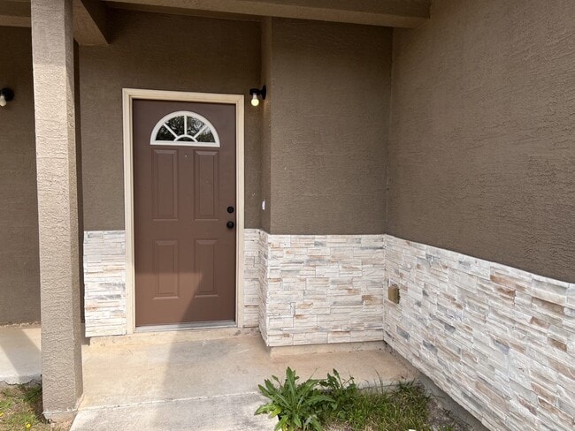 Photo - Luxury Townhome in Selma!