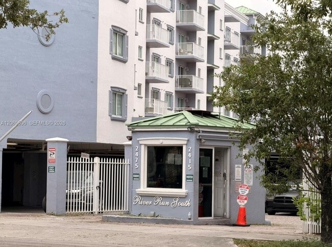 Building Photo - 2415 NW 16th St Rd Unit 207-1