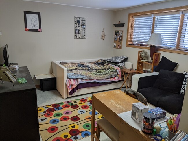 Sala de estar - 5473 N Parkside Ave Unidad Garden Apartment