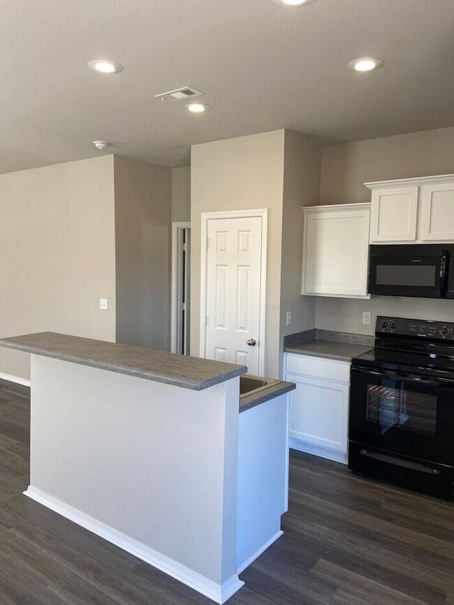 FALL INTO SAVINGS! Sign by 9/30 & Pay Just $99 for Your First Month’s Rent! | 3-Bedroom Home in F...