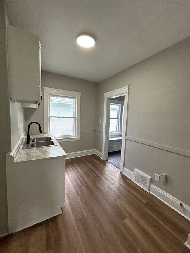 Photo - 2932 E 118th St