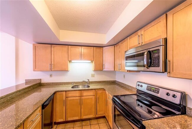 Building Photo - 325 Franklin St Unit 1