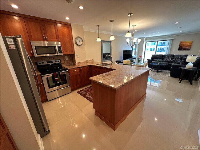360 Shore Rd Unit 7B